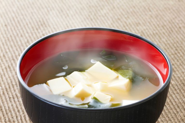 味噌汁・スープの旨味を引き出す水の選び方とは？エレンが選ばれる理由
