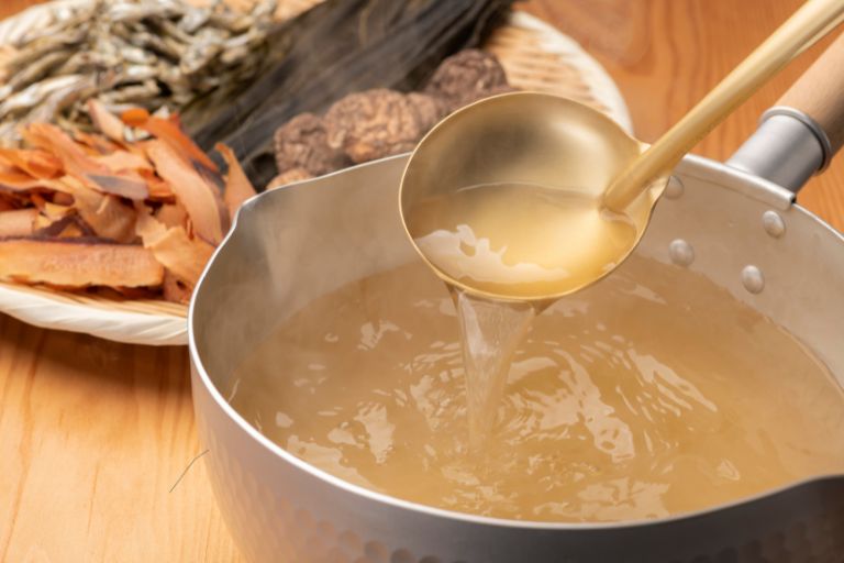 味噌汁・スープの旨味を引き出す水の選び方とは？エレンが選ばれる理由